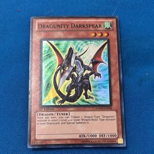 Yugioh Card Dragunity Darkspear Wind Type Monster 1st Edition Shiny 1996 NWOTS